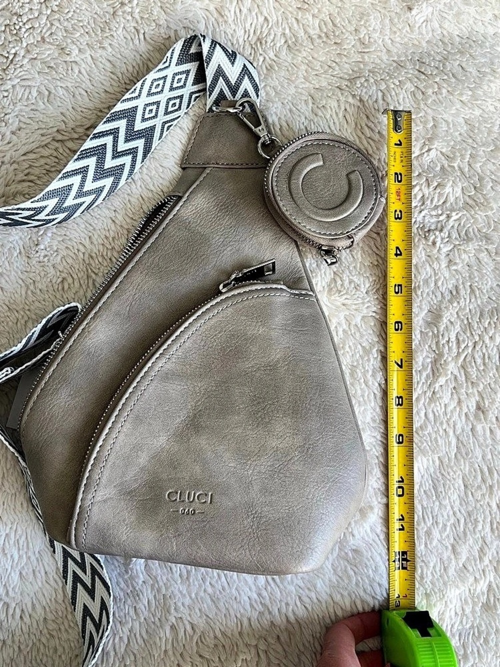 Cluci Crossbody Bag in Gray & White